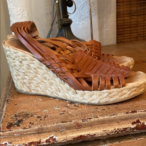 Sanders - Picture 2 of 4